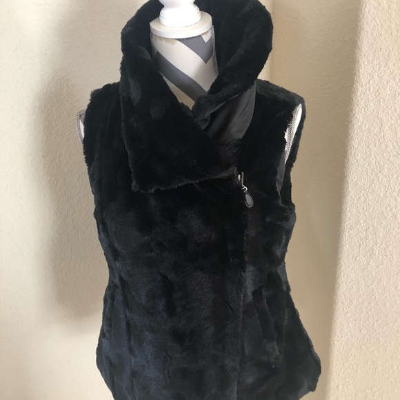 Black Fur Vest - Picture 6 of 8